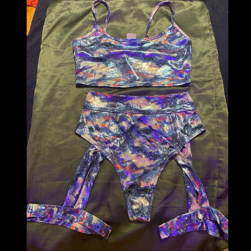 Iheartraves cyber splash outfit